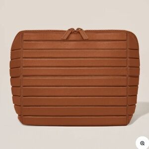 The Vicuna Traveller by Parallelle